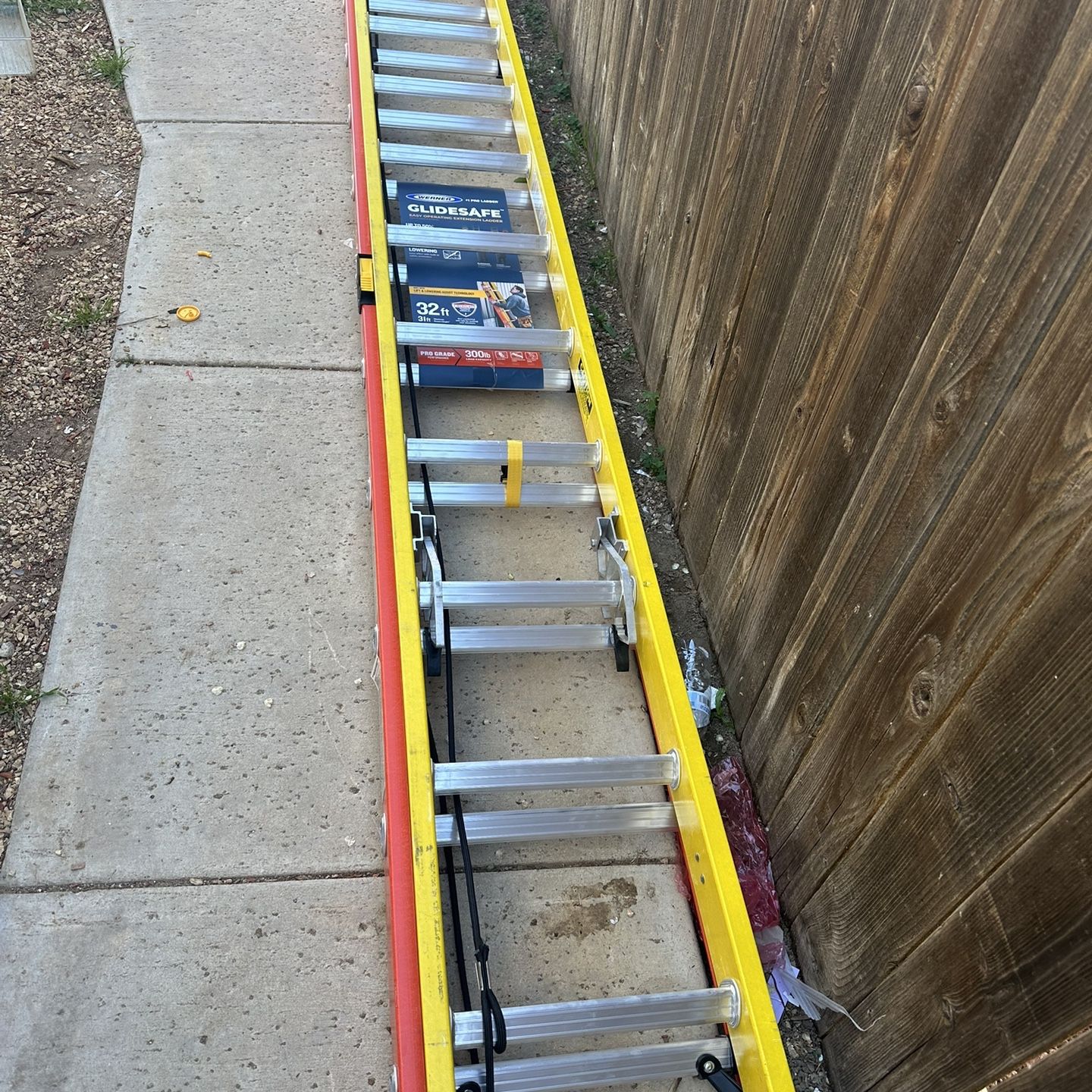 32 Ft Fiberglass Ladder 