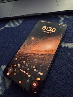 Samsung Galaxy S22 (Great condition)