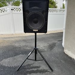 Yamaha S15e 15” 2-Way Passive Speaker with Stand