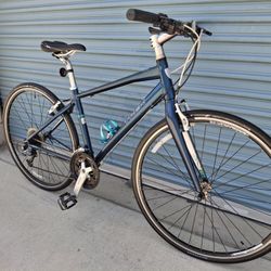 TREK HYBRID BIKE 21 SPEEDS TIRE 700C SIZE M 