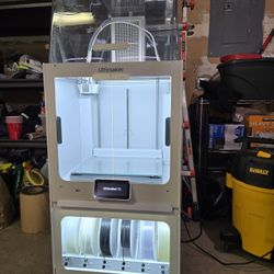 Ultimaker S5 Pro Bundle 3D Printer