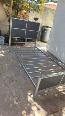 Twin metal frame xL.