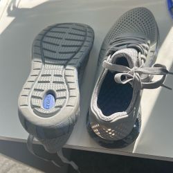 Woman's crocs lite stride Worn One Time  Size W6