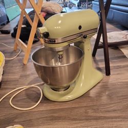 Vintage Avocado GREEN KITCHENAID MIXER