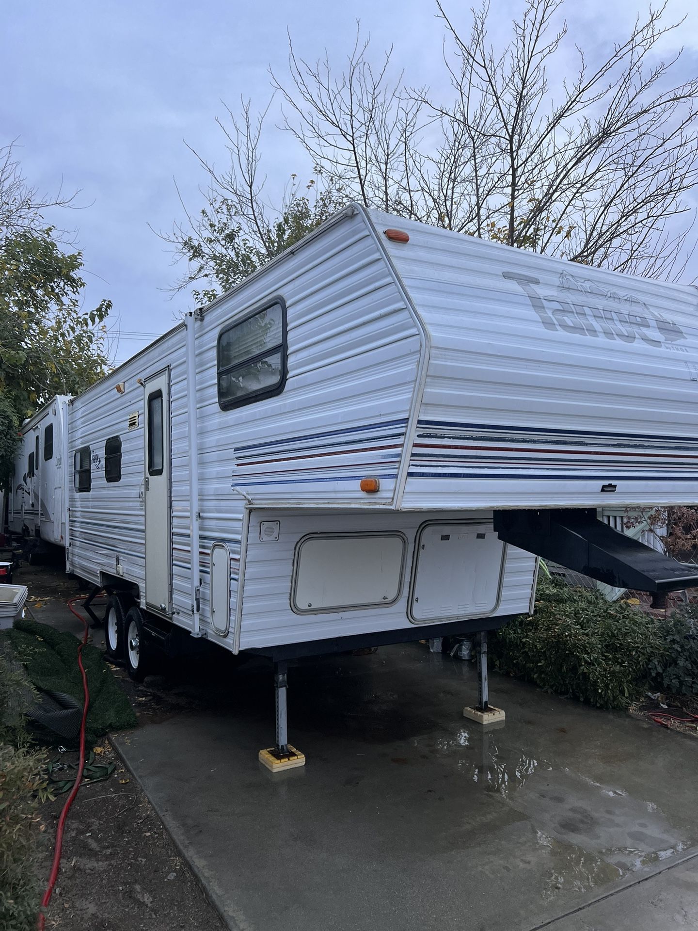 25’ Rv/ Camper 1999 Priced To Sale
