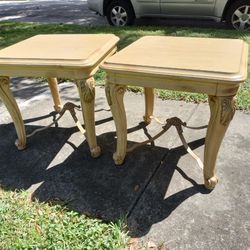 ❤️Pair of carved wood end tables with a light-colored finish❤️