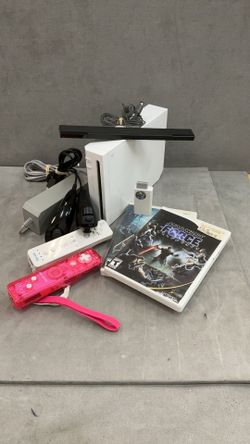 Wii game console with paddles accessories two games Star Wars, the force unleashed and resident evil