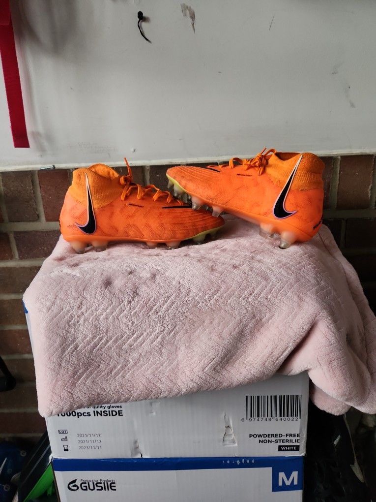 Nikey Cleats 