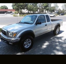 🚙🔥 2004 Toyota Tacoma 2.7L SR5 4x4 – Very Clean