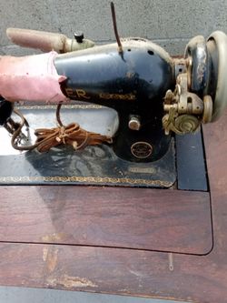 Antique Singer Sewing Machine needs restoration