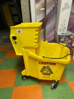 Rubbermaid commercial mop bucket