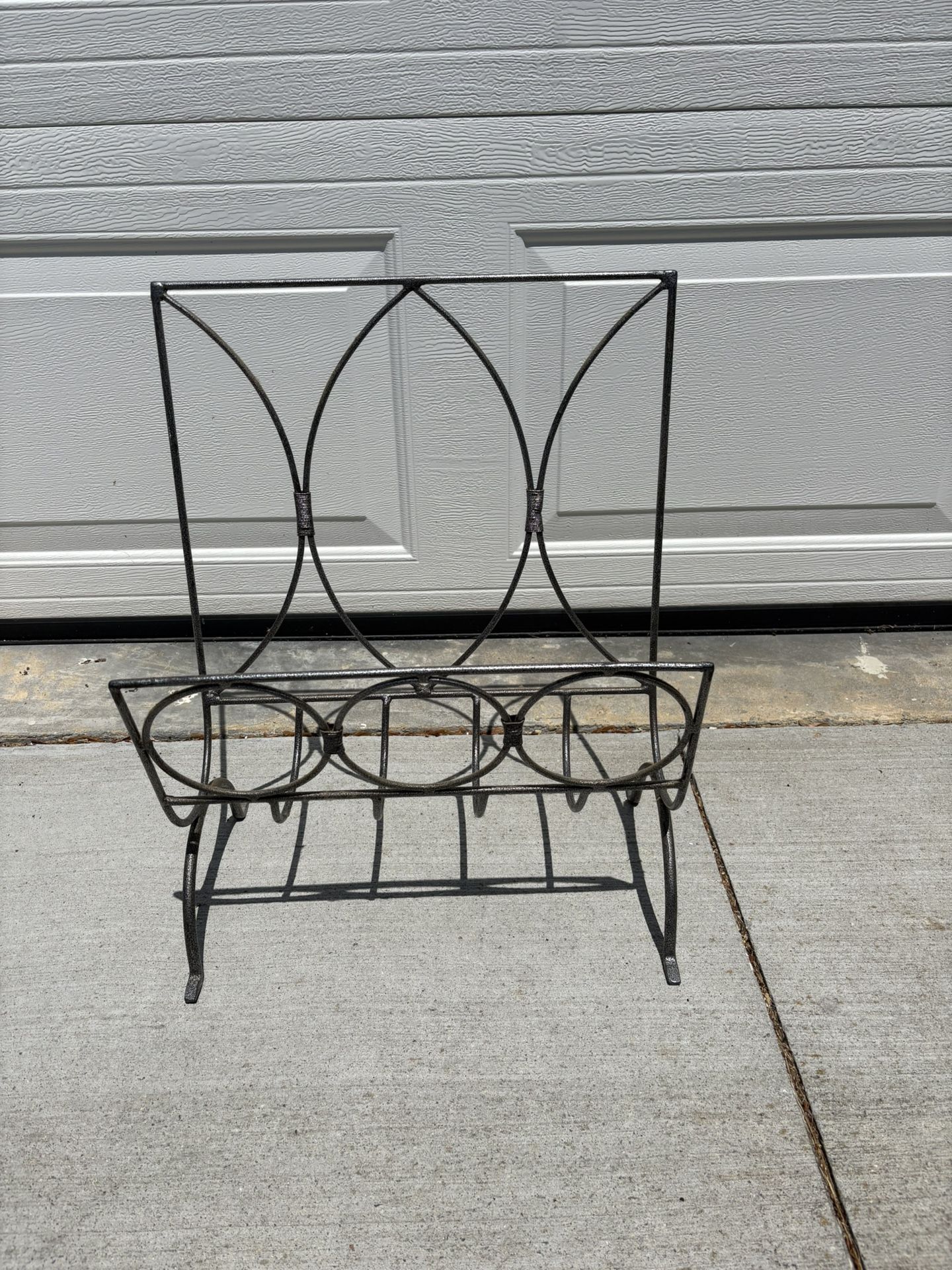 METAL MAGAZINE RACK.