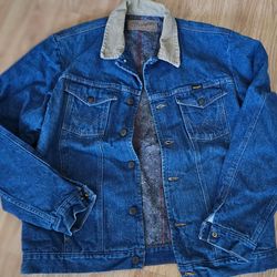 Wrangler Levi  material lined very warm. Probably Large