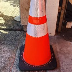 12 Safety Cones. 28in .... 