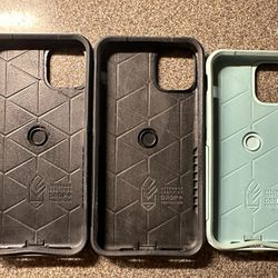 2 Black iPhone 11 Pro Max & 1 Green iPhone 11 OtterBox Cases $5 each