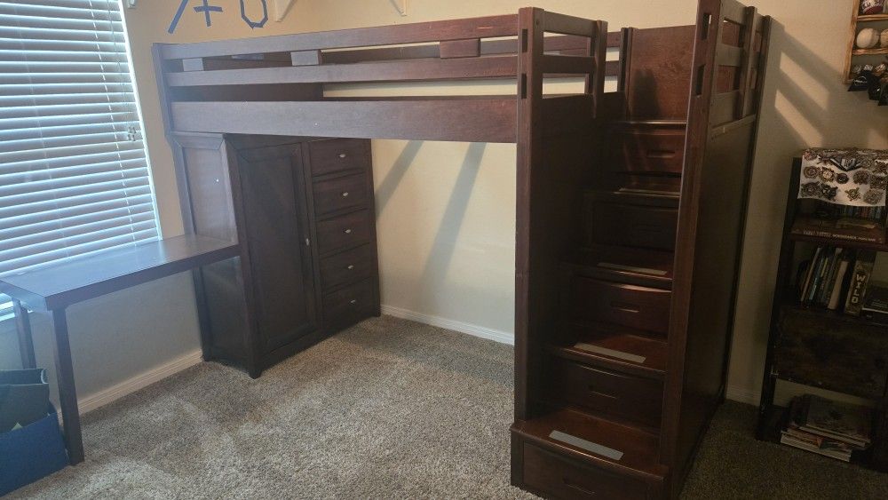 Children Bedroom With Desk