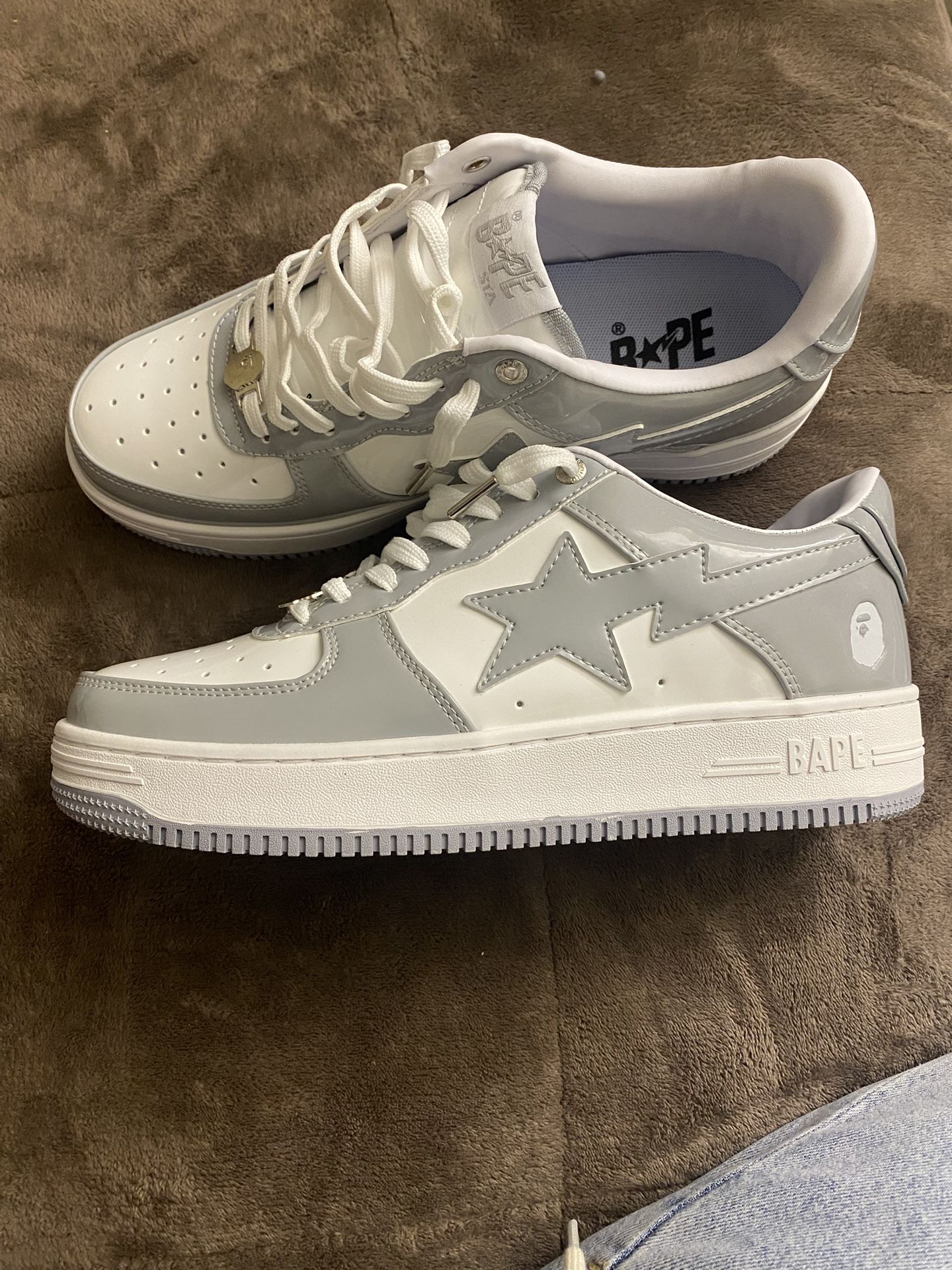size 10 grey and white bapestas