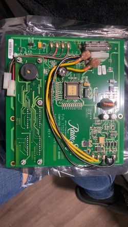 This RainSoft Gold Series water treatment computer control circuit board (Part Number:17527
