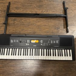 Yamaha PSR-EW300 Piano 