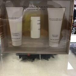 DonnaKaran Beauty Set