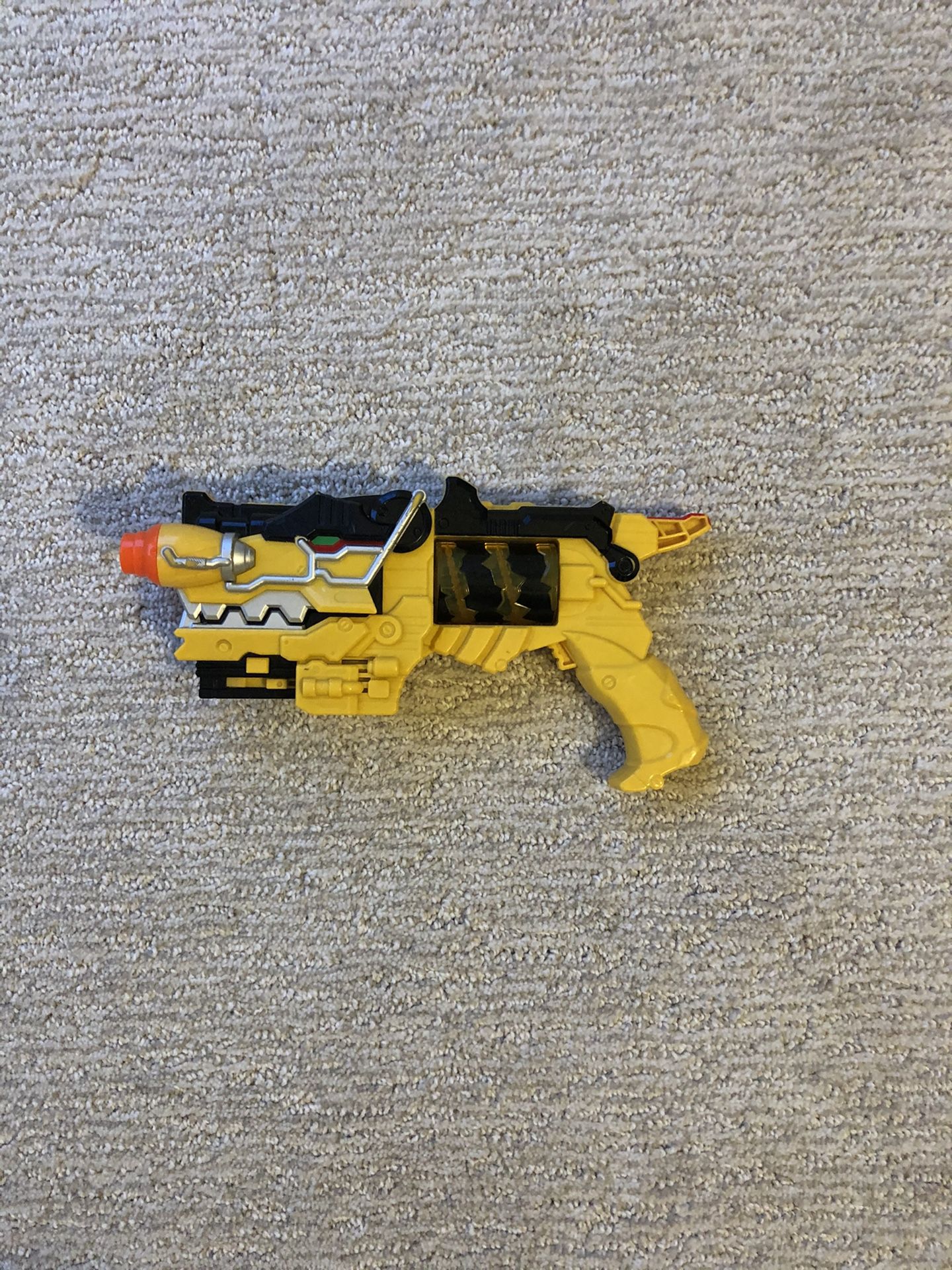 Yellow Power Rangers Dino Charge Blast Gun/White Dino Super Charge T-Rex Limited Edition