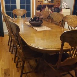 Beautiful Solid Oak Farmhouse Table With 8 Chairs