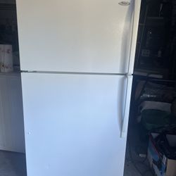 Whirlpool Top/Bottom Refrigerator With Ice Maker!