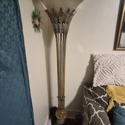 Old Fashion Stand up lamp.
