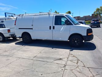 GMC. SAVANA Van 2013
