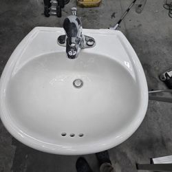 Pedestal Sink 
