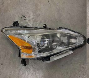 2014 Nissan Altima Passenger Headlight