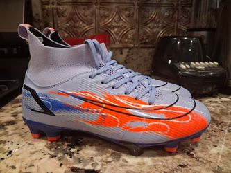 Soccer cleats us size 9.5