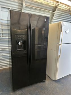 Ge side by side refrigerator 🔆Comes with 60 Day Warranty 📍5200 E 10th Ave Tampa Fl 33619