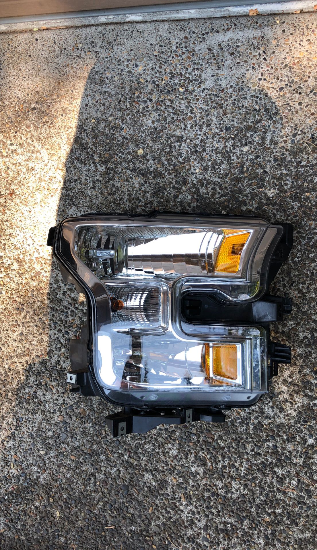 Ford F-150 2015 Right Headlight