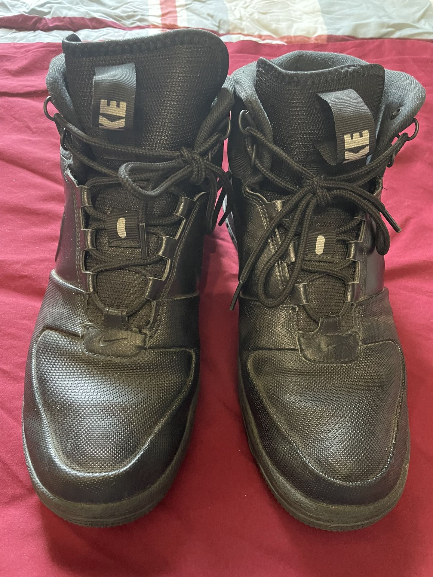 Nikes De Hombres Size 11.5