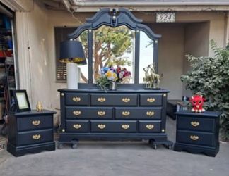 8 Drawer Dresser with Large Mirror and Pair of 2 Drawer Nightstands-Black with Gold