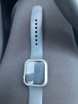 Apple Watch Series 3 comes with compatible charger