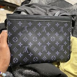 Black Lv Pouch