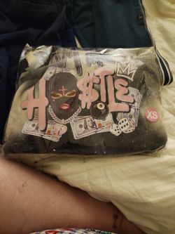 No BOUNDERIES SWEATER  XS 0-2  NEW