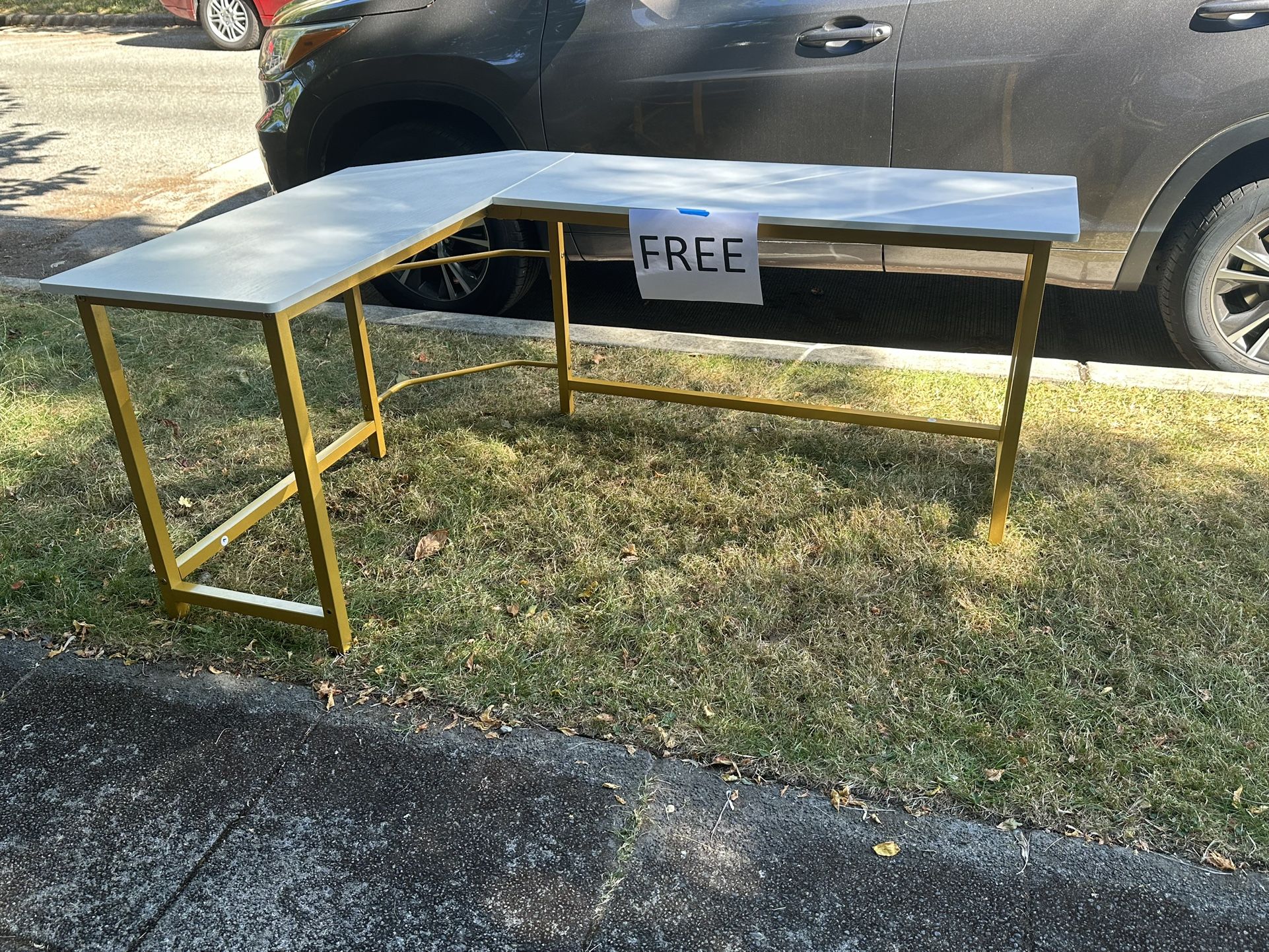 FREE DESK