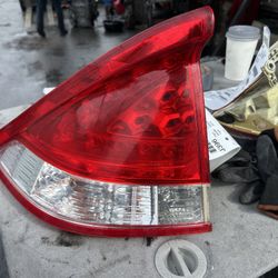 2010 - 2011 Honda Insight Taillights Tail Lamp Driver Side 