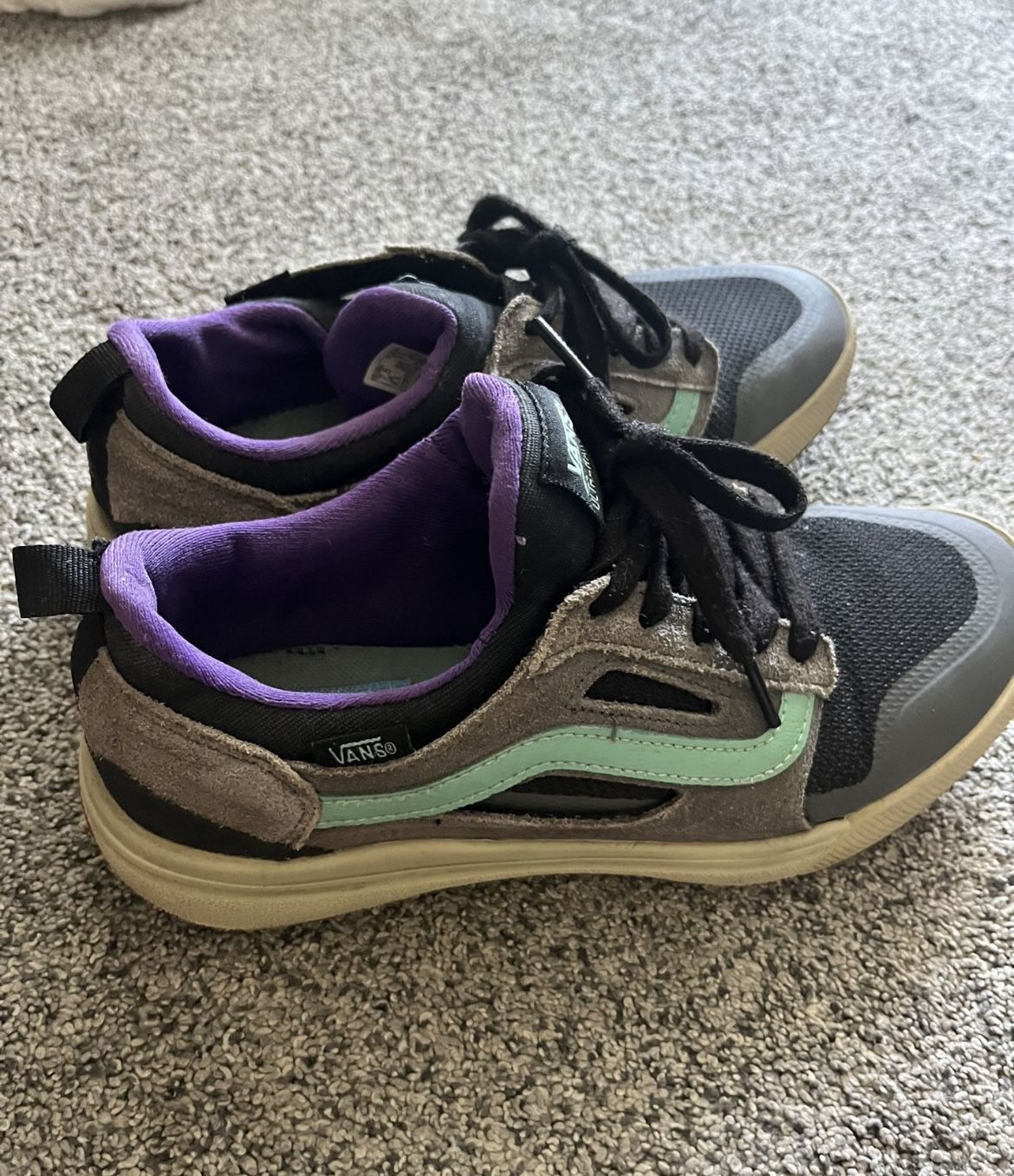 Vans 7.5 Men 9 Women US