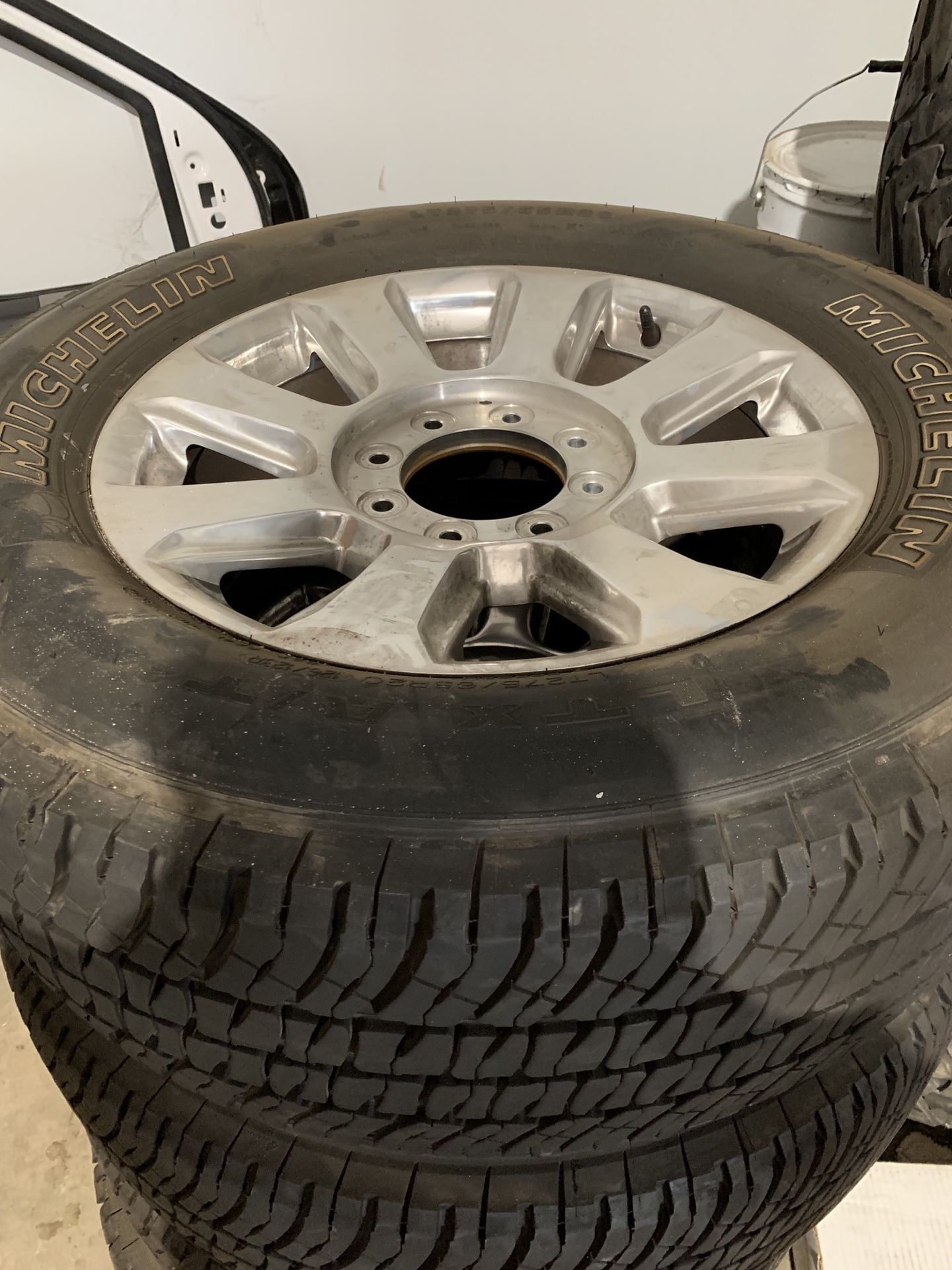 2019 f350 single wheel base stock rims and tires / like new. The tire size is 275/65R20