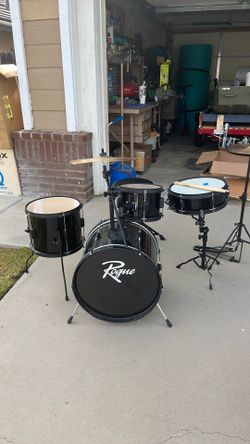 Garage Sale on Avocado Way/Mountain Ave Lake Elsinore