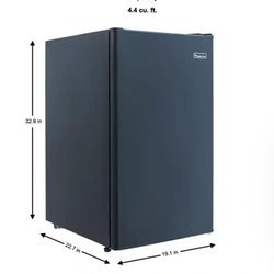 New Magic Chef Mini Fridge 4.4 cu