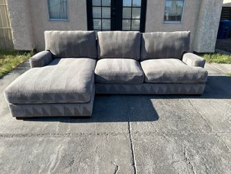 Beautiful large gray oversized sectional sofa couch!!!!!!!