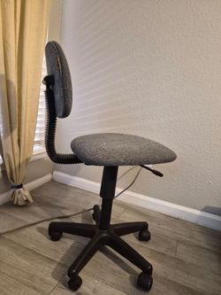 Rolling Desk/Office Chair Height Adjustable