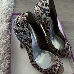 👠 Brown Leopard Print Canvas Peep Toe Platform Pumps – Size 7