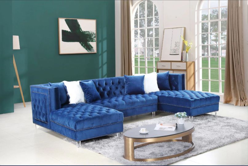 Camila 3PC Tufted Velvet Sectional w Pillows
