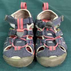 Keen toddler Girls Size 8 sandals Shoes 